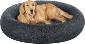 Feandrea Hundebett flauschig, Katzenbett, Donut Kissen, waschbar, Polsterung in der Mitte herausnehmbar, Langer Plüsch, 120 cm Durchmesser, dunkelgrau PGW043G02